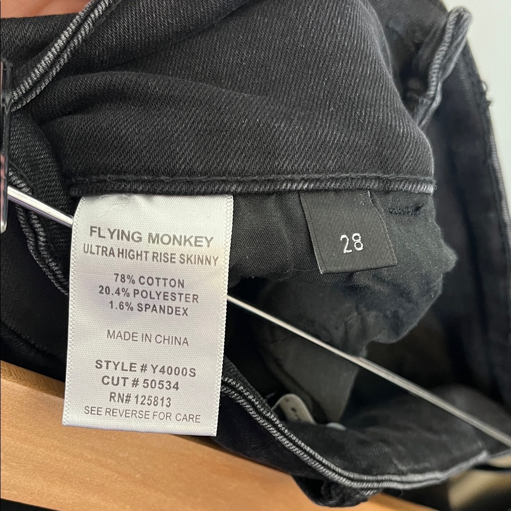 Flying Monkey Ultra High Rise
Denim Black Skinny Jeans Pieced
Waistband 28 - Picture 6 of 9